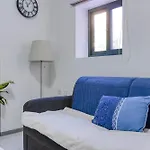 Peaceful 1Br Maisonette With Sofa Bed With Wifi By 360 Estates