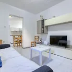 Peaceful 1Br Maisonette With Sofa Bed With Wifi By 360 Estates
