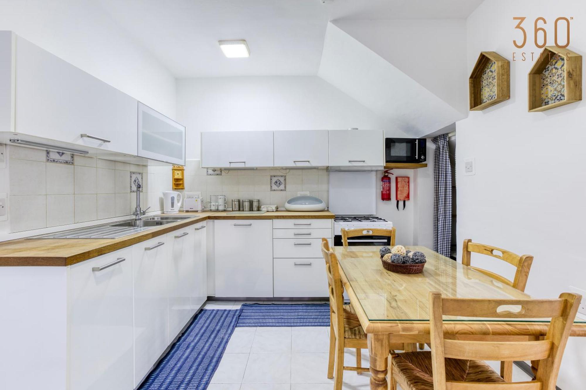 Peaceful 1br Maisonette With Sofa Bed With Wifi By 360 Estates *